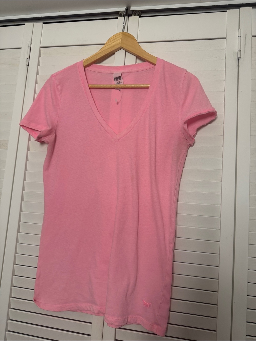 PINK Victoria's Secret Light Pink V‑Neck Short Sleeve Tee